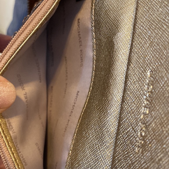 Michael Kors gold wallet - Picture 4 of 7